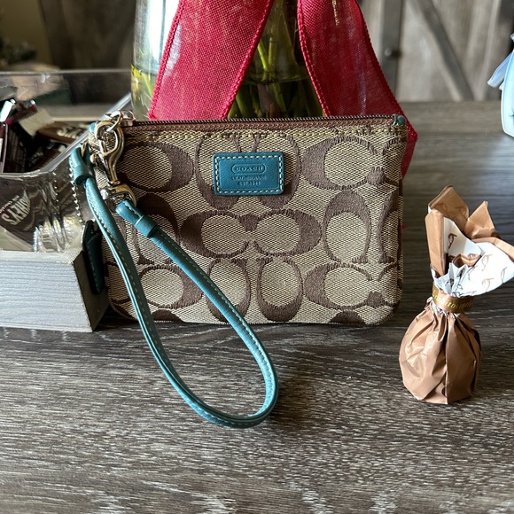 Coach Wristlet - Picture 4 of 12